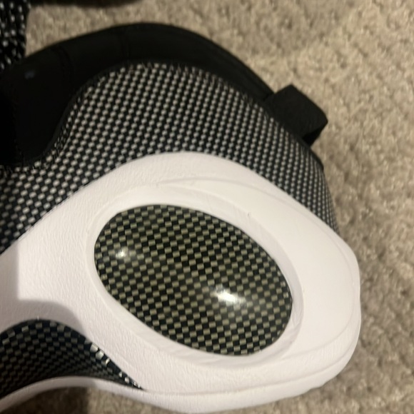 Brand New Sz 10 Air Zoom Flight ‘95 Metallic Silver 2015 No Box. Vintage